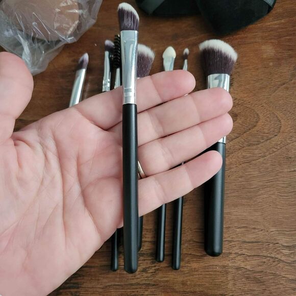 NEW Set of Make-Up brushes and blenders - Picture 4 of 4